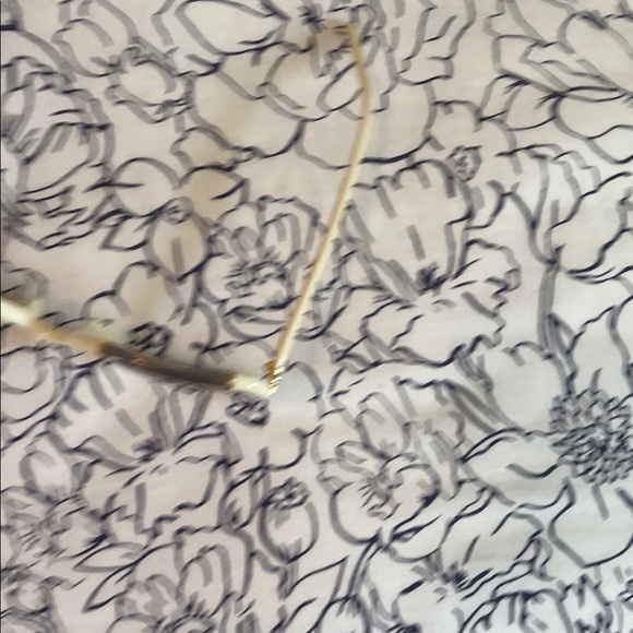 Tory Burch Cream with gold accents Oversized Sunglasses with case & cloth - Picture 5 of 15